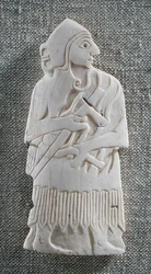 Krigerhøvding, Mari; c. 2500 f.Kr. (skal) (se også 326736)